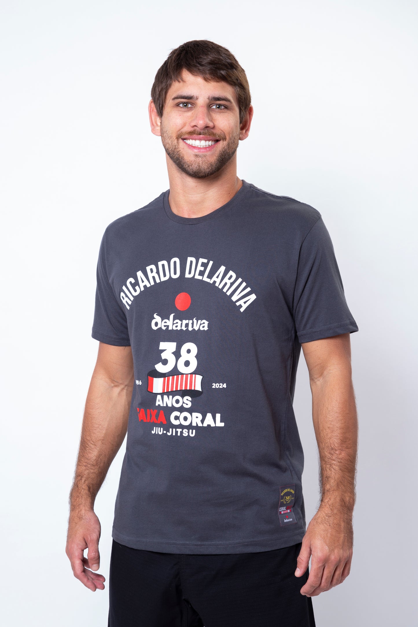 T-SHIRT FAIXA CORAL VERMELHA E BRANCA
