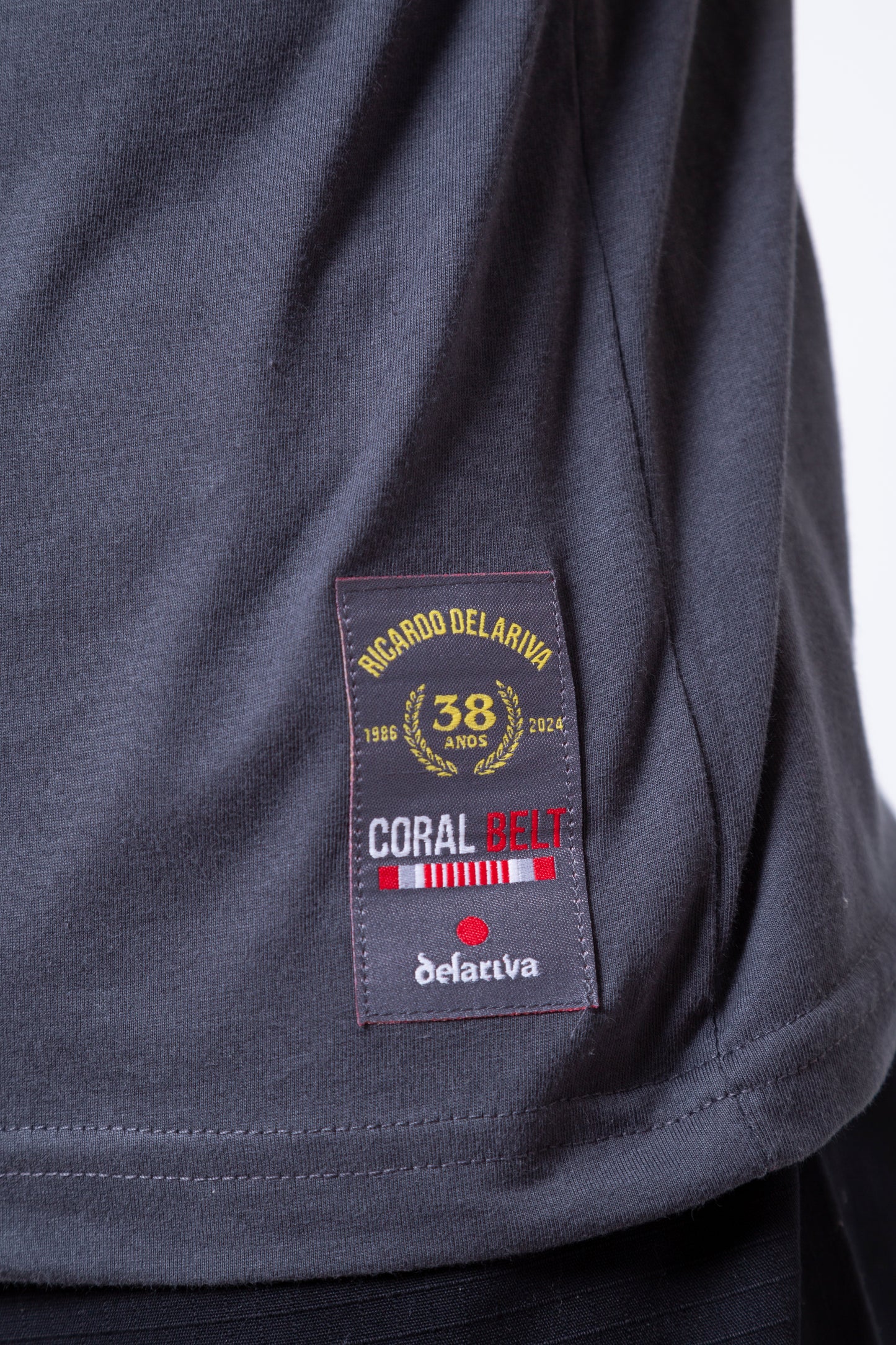T-SHIRT FAIXA CORAL VERMELHA E BRANCA