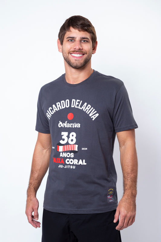 T-SHIRT FAIXA CORAL VERMELHA E BRANCA